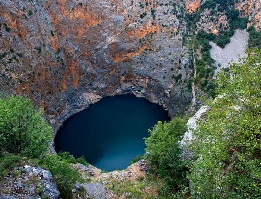 Quality_GreeceCleanWaters_The blue Imotski lake in Croatia_Tramont_ana_canva